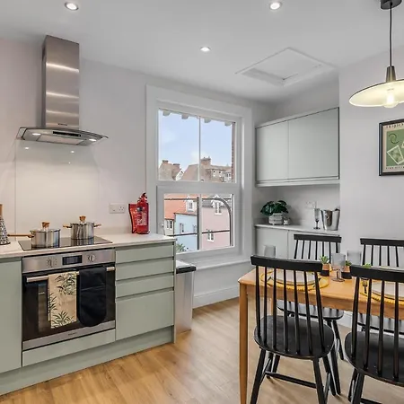 Stylish Coastal 2-Bed Apartment With Parking Cromer Exterior photo