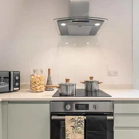 Stylish Coastal 2-Bed Apartment With Parking Cromer Exterior photo