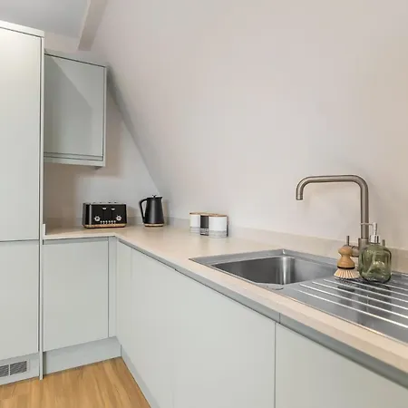 Stylish Coastal 2-Bed Apartment With Parking Cromer Exterior photo