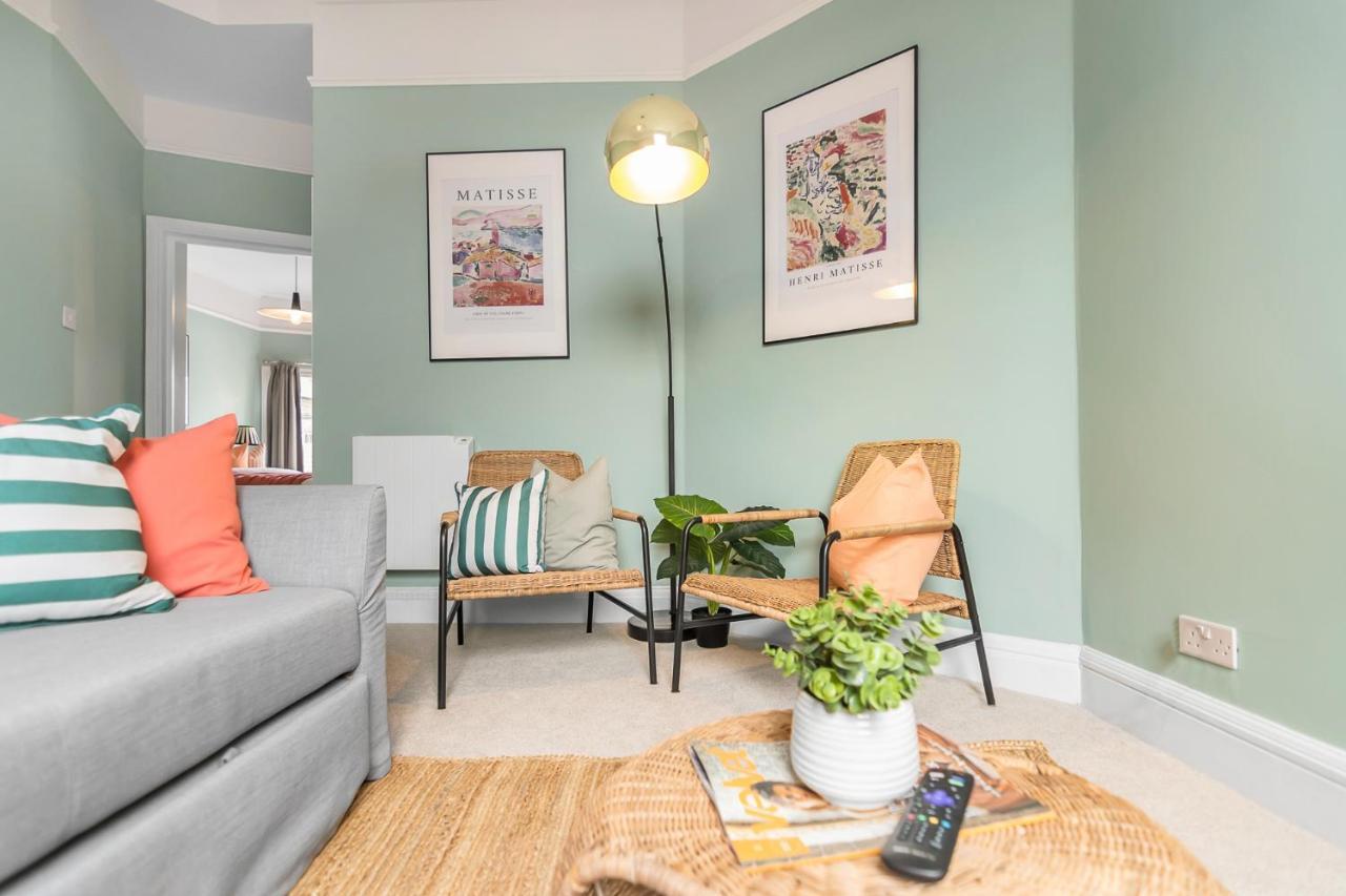 Stylish Coastal 2-bed With Parking